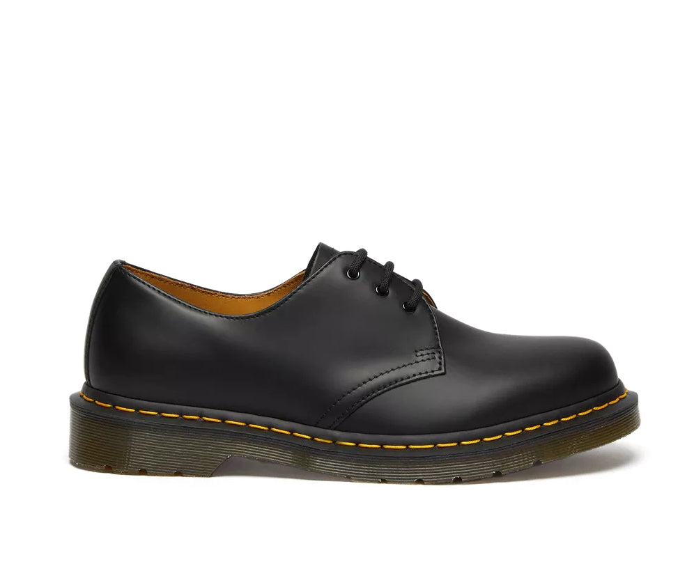 A low cut black leather oxford shoe from Dr. Martens.