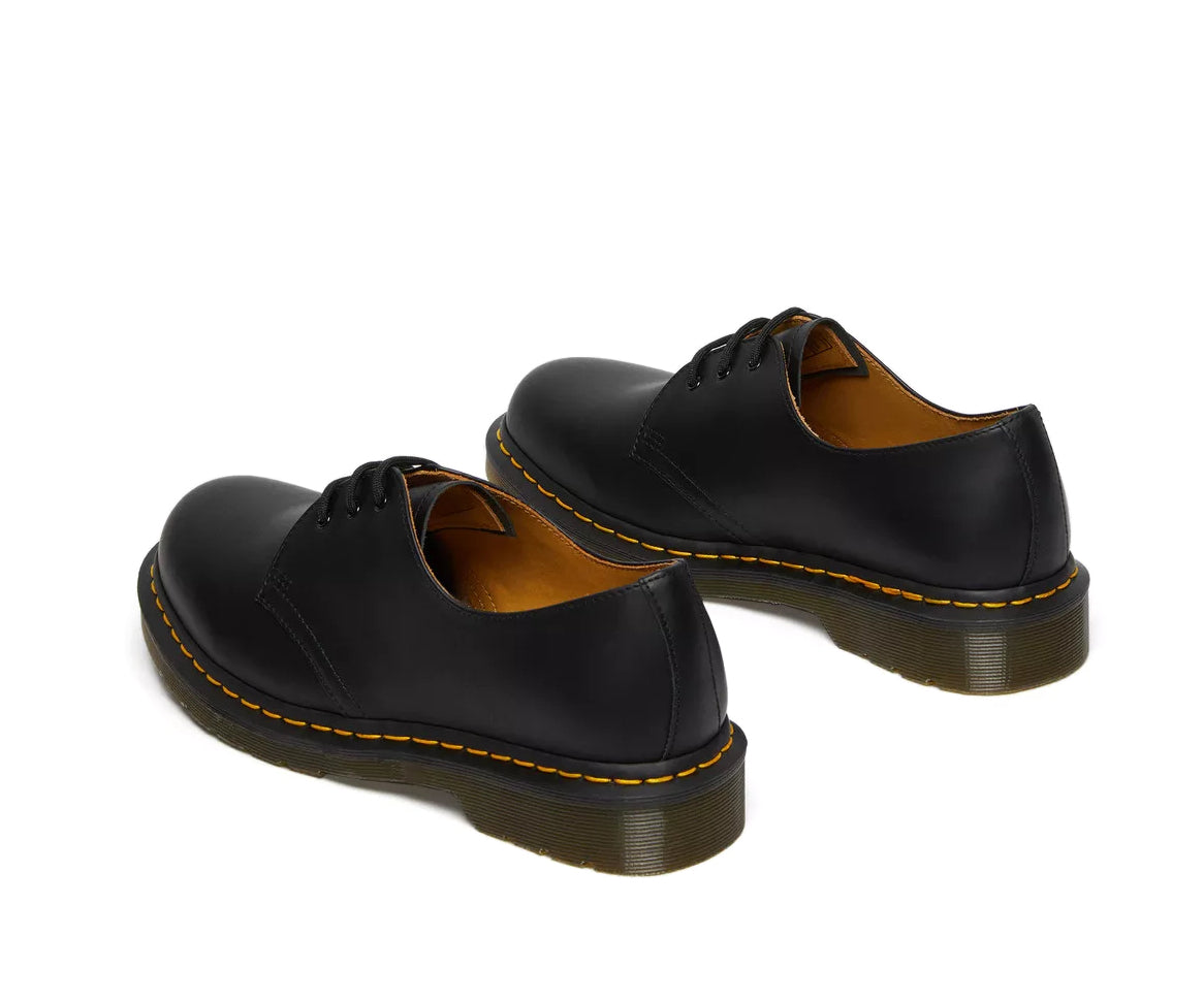 A low cut black leather oxford shoe from Dr. Martens.