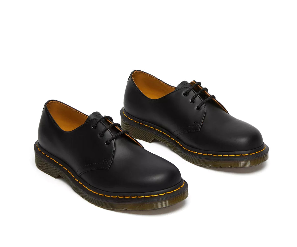 A low cut black leather oxford shoe from Dr. Martens.