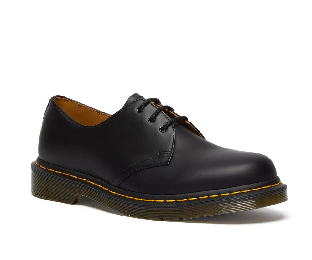 A low cut black leather oxford shoe from Dr. Martens.